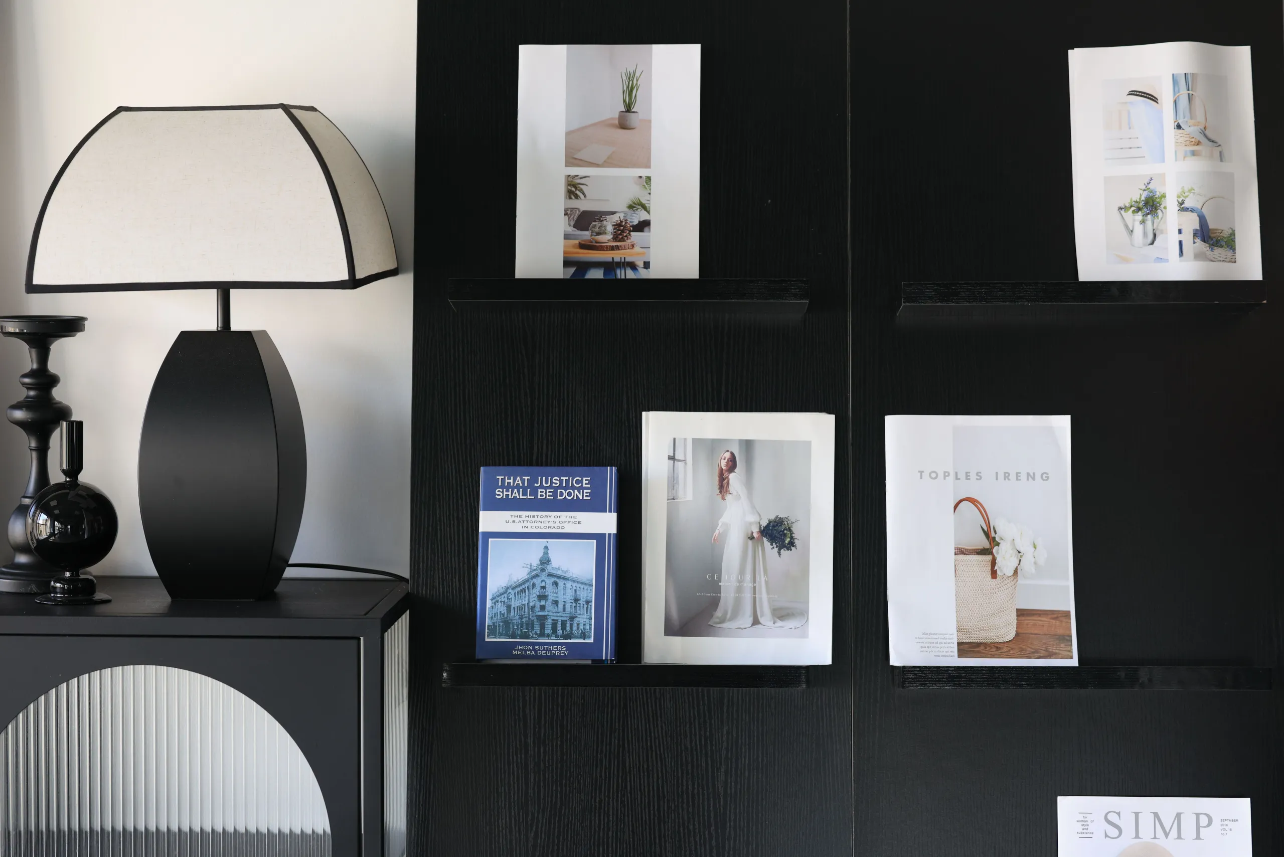 Magazines et guides imprimés Askomm exposés